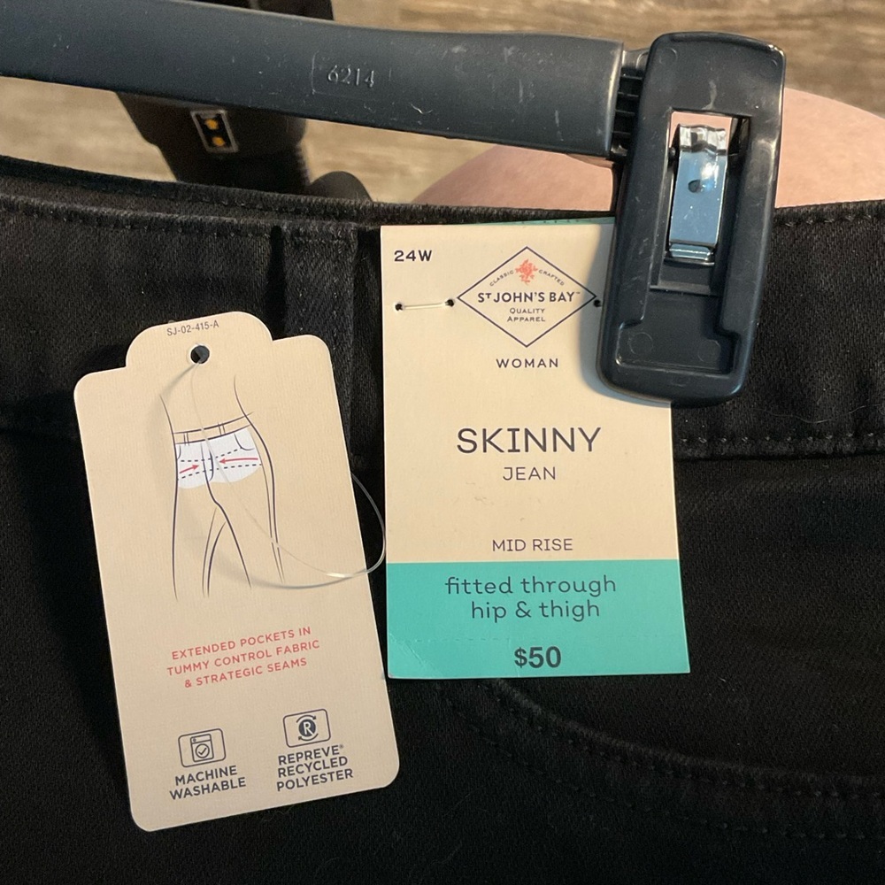 St. John's Bay Black Mid-Rise Skinny Jeans.. SIZE 24. NWT - Picture 5 of 8